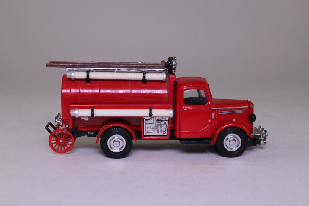 Matchbox Collectibles YFE04; 1939 Bedford Fire Service Tanker